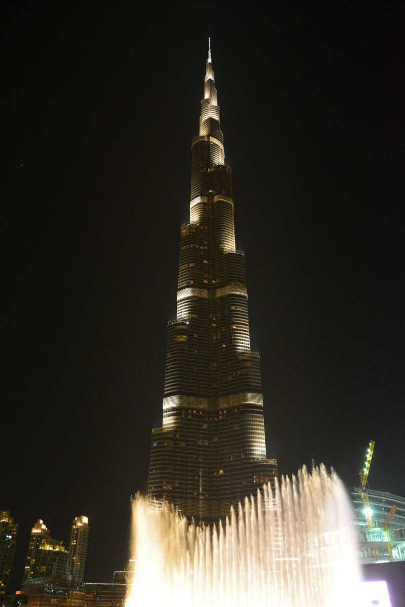 Dubai Fountains vor dem Burj Khalifa
