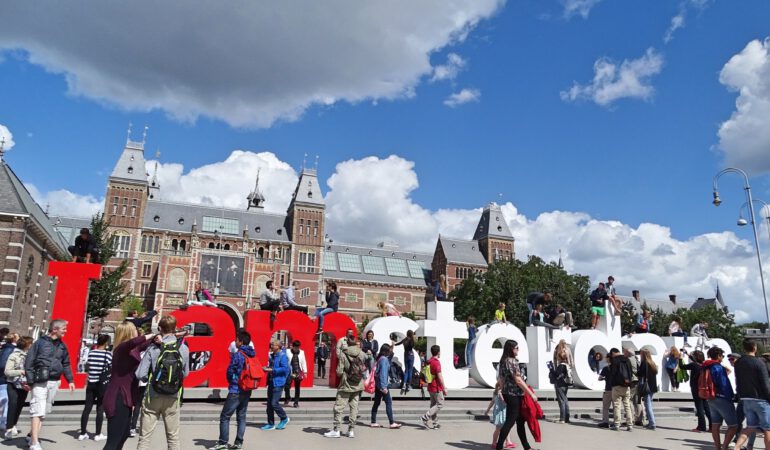Ein Tag in Amsterdam – Stadtrundgang mit Anne Frank Haus, Grachtenfahrt, Rijksmuseum